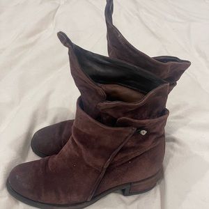 Sculptural, eggplant A.S. 98 booties. Roooowwwrl